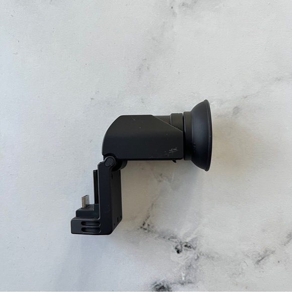 Olympus PEN E-P3 Mirrorless Digital Camera with Accessories and 2 Zoom Lenses - Picture 15 of 16